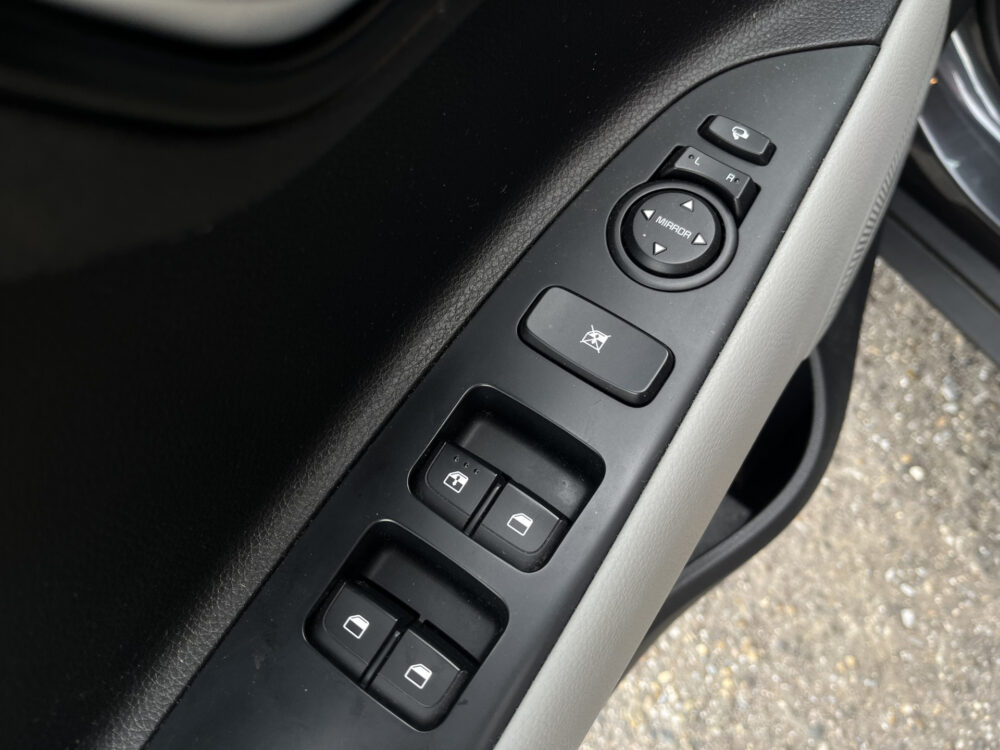 Kia Stonic 1.0 T-GDi ExecutiveLine // LED // KEYLESS // DODEHOEK // HALF LEDER // NAVI+CARPLAY // AFN. TREKHAAK // STOEL+STUURVERWARMING // 17