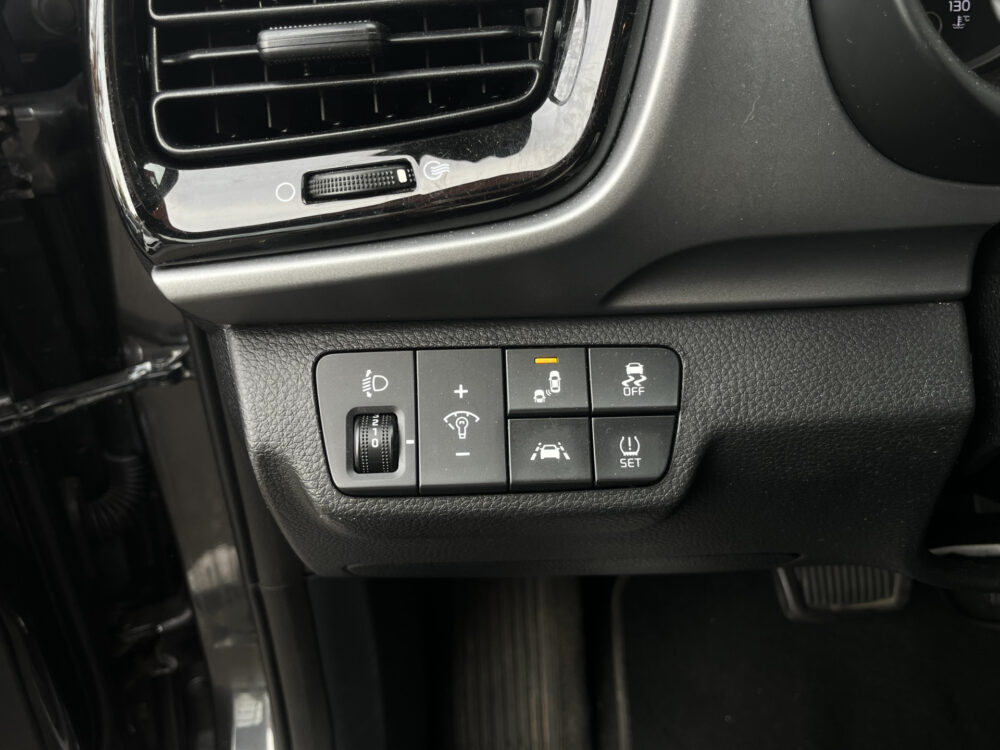 Kia Stonic 1.0 T-GDi ExecutiveLine // LED // KEYLESS // DODEHOEK // HALF LEDER // NAVI+CARPLAY // AFN. TREKHAAK // STOEL+STUURVERWARMING // 19