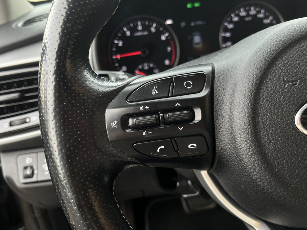 Kia Stonic 1.0 T-GDi ExecutiveLine // LED // KEYLESS // DODEHOEK // HALF LEDER // NAVI+CARPLAY // AFN. TREKHAAK // STOEL+STUURVERWARMING // 20