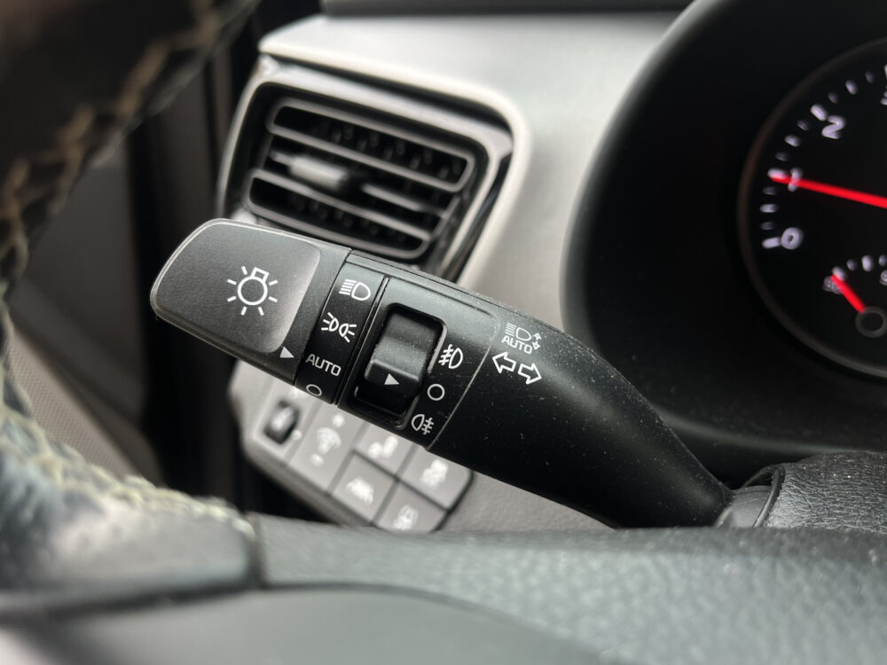 Kia Stonic 1.0 T-GDi ExecutiveLine // LED // KEYLESS // DODEHOEK // HALF LEDER // NAVI+CARPLAY // AFN. TREKHAAK // STOEL+STUURVERWARMING // 21