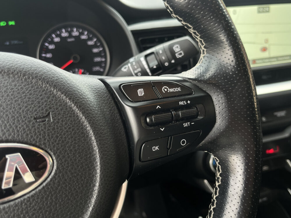 Kia Stonic 1.0 T-GDi ExecutiveLine // LED // KEYLESS // DODEHOEK // HALF LEDER // NAVI+CARPLAY // AFN. TREKHAAK // STOEL+STUURVERWARMING // 22