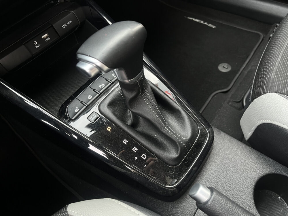 Kia Stonic 1.0 T-GDi ExecutiveLine // LED // KEYLESS // DODEHOEK // HALF LEDER // NAVI+CARPLAY // AFN. TREKHAAK // STOEL+STUURVERWARMING // 25