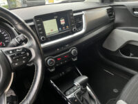 Kia Stonic 1.0 T-GDi ExecutiveLine // LED // KEYLESS // DODEHOEK // HALF LEDER // NAVI+CARPLAY // AFN. TREKHAAK // STOEL+STUURVERWARMING // 59