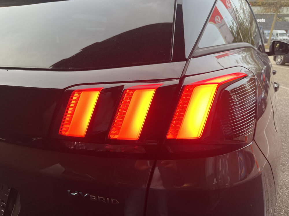 Peugeot 3008 1.6 HYbrid 225 Allure // NAVI // CAMERA // CLIMA // CRUISE // STOELVERWARMING // 7