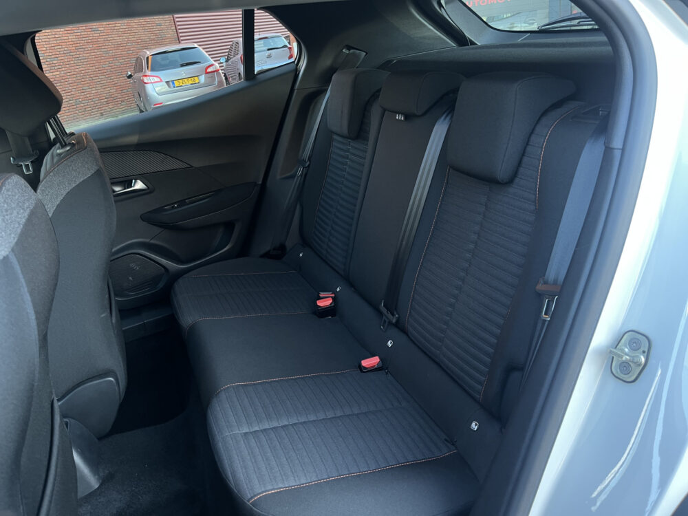 Peugeot 2008 1.2 PureTech Allure // LED // CRUISE // CAMERA+SENSOREN // APPLE CARPLAY-ANDROID AUTO // 14
