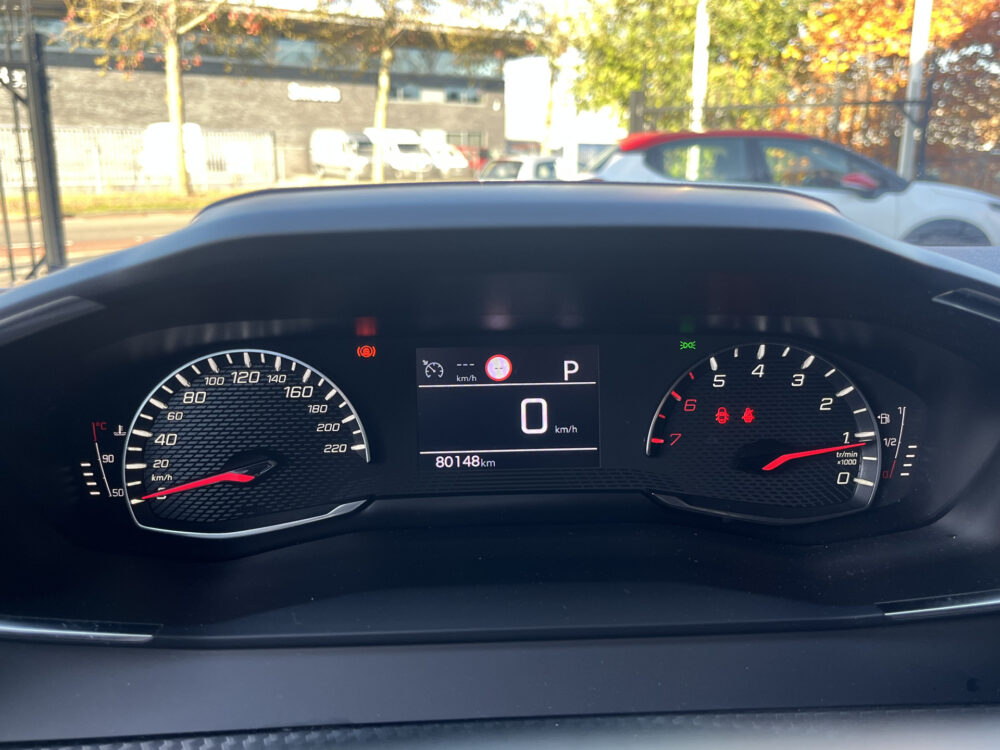 Peugeot 2008 1.2 PureTech Allure // LED // CRUISE // CAMERA+SENSOREN // APPLE CARPLAY-ANDROID AUTO // 29