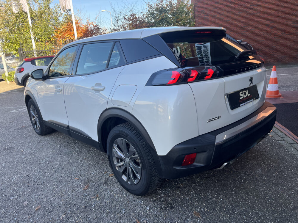 Peugeot 2008 1.2 PureTech Allure // LED // CRUISE // CAMERA+SENSOREN // APPLE CARPLAY-ANDROID AUTO // 3