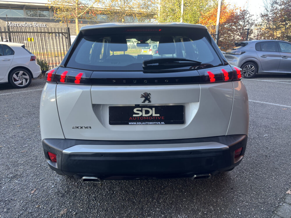 Peugeot 2008 1.2 PureTech Allure // LED // CRUISE // CAMERA+SENSOREN // APPLE CARPLAY-ANDROID AUTO // 4