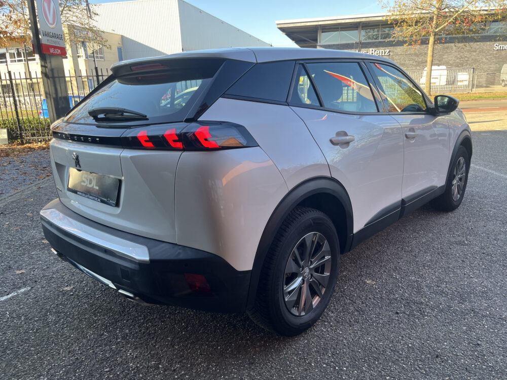 Peugeot 2008 1.2 PureTech Allure // LED // CRUISE // CAMERA+SENSOREN // APPLE CARPLAY-ANDROID AUTO // 5