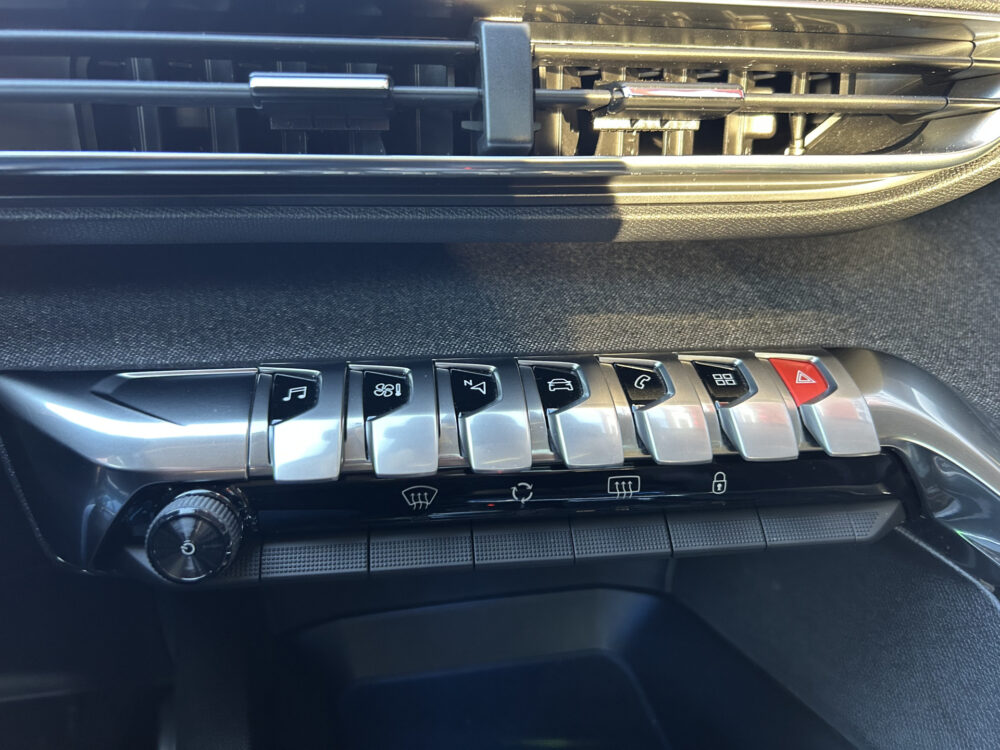 Peugeot 3008 1.2 PureTech Crossway 1e EIGENAAR!! // NAVI + CARPLAY // LED // PANO/SCHUIFKANTELDAK // CAMERA // TREKHAAK!! 22