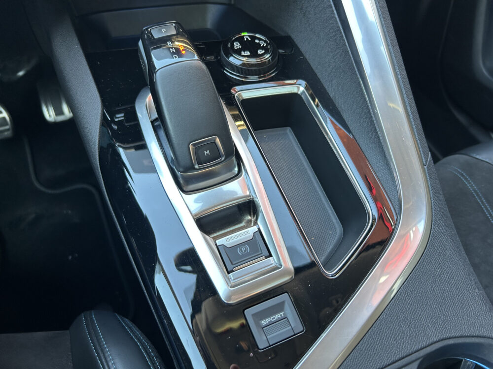 Peugeot 3008 1.2 PureTech Crossway 1e EIGENAAR!! // NAVI + CARPLAY // LED // PANO/SCHUIFKANTELDAK // CAMERA // TREKHAAK!! 24