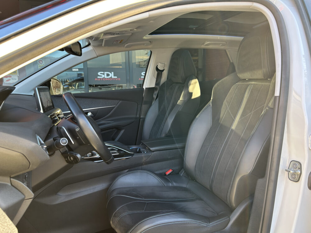 Peugeot 3008 1.2 PureTech Crossway 1e EIGENAAR!! // NAVI + CARPLAY // LED // PANO/SCHUIFKANTELDAK // CAMERA // TREKHAAK!! 8