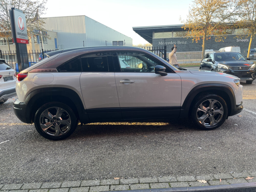Mazda MX-30 e-SkyActiv 145 First Edition 36 kWh SOH 95%!! // HEAD-UP DISPLAY // DODEHOEK // ELEK.STOEL+GEHEUGEN // ADAPT. CRUISE // FULL LED 6