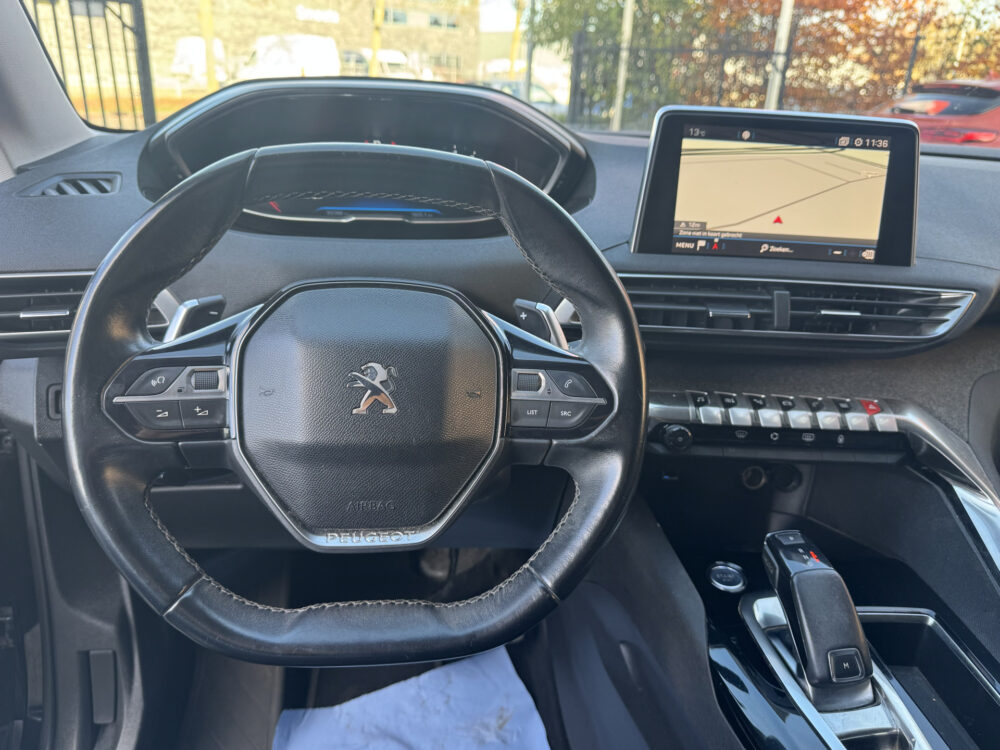 Peugeot 5008 1.2 PureTech Allure // 7 PERSOONS!! // NAVI // CAMERA // CLIMA // CRUISE // LEDER // DODENHOEK SENSOR // 11