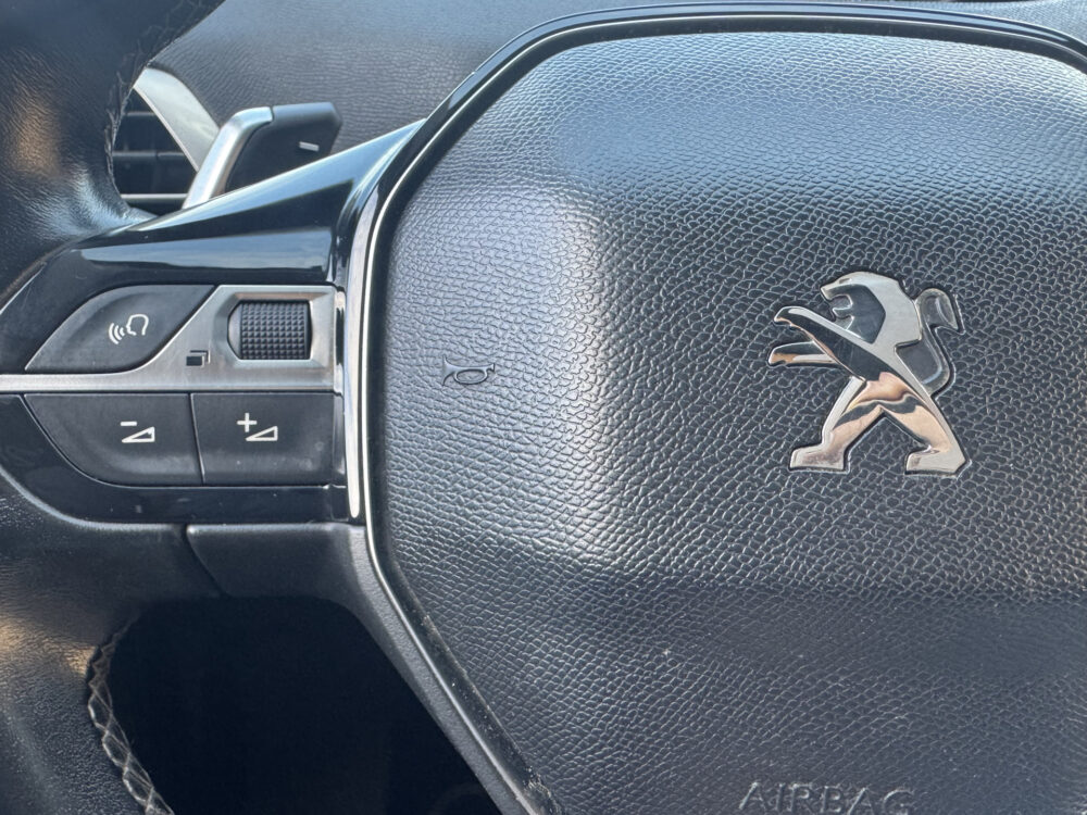 Peugeot 5008 1.2 PureTech Allure // 7 PERSOONS!! // NAVI // CAMERA // CLIMA // CRUISE // LEDER // DODENHOEK SENSOR // 12