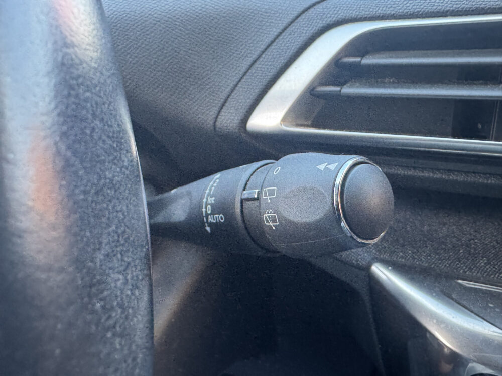 Peugeot 5008 1.2 PureTech Allure // 7 PERSOONS!! // NAVI // CAMERA // CLIMA // CRUISE // LEDER // DODENHOEK SENSOR // 24