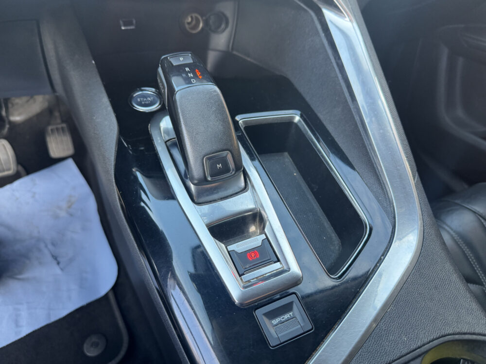 Peugeot 5008 1.2 PureTech Allure // 7 PERSOONS!! // NAVI // CAMERA // CLIMA // CRUISE // LEDER // DODENHOEK SENSOR // 28