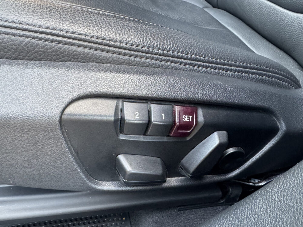 BMW X1 sDrive20i Executive // LEDEREN BEKLEDING // MEMORY SEAT // ELEK. ACHTERKLEP // NAVI // CAMERA // CRUISE // 10