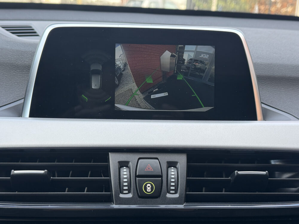 BMW X1 sDrive20i Executive // LEDEREN BEKLEDING // MEMORY SEAT // ELEK. ACHTERKLEP // NAVI // CAMERA // CRUISE // 19