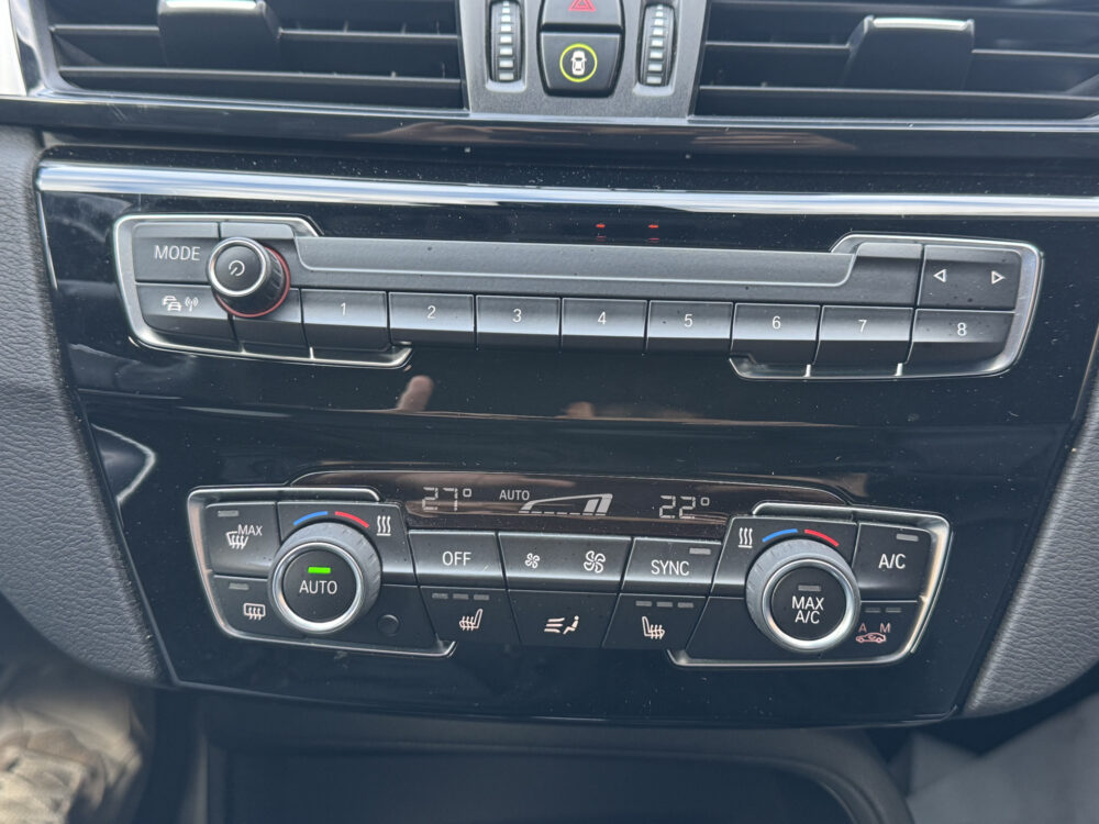 BMW X1 sDrive20i Executive // LEDEREN BEKLEDING // MEMORY SEAT // ELEK. ACHTERKLEP // NAVI // CAMERA // CRUISE // 21