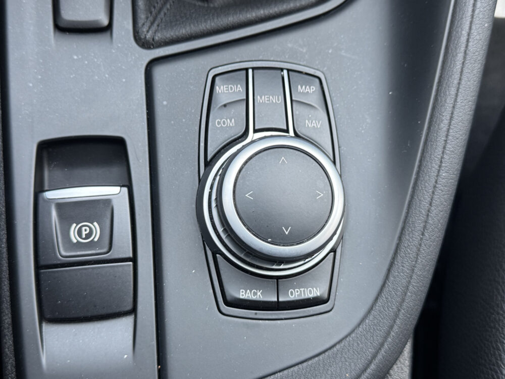 BMW X1 sDrive20i Executive // LEDEREN BEKLEDING // MEMORY SEAT // ELEK. ACHTERKLEP // NAVI // CAMERA // CRUISE // 22