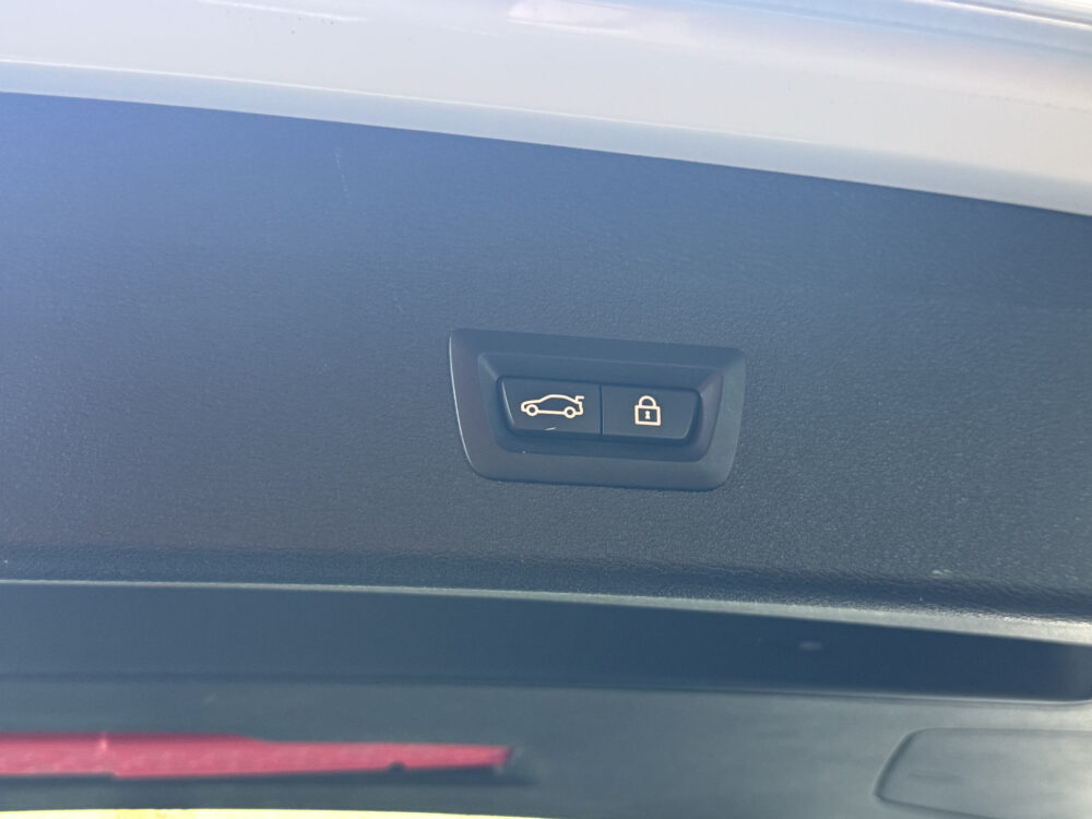 BMW X1 sDrive20i Executive // LEDEREN BEKLEDING // MEMORY SEAT // ELEK. ACHTERKLEP // NAVI // CAMERA // CRUISE // 29