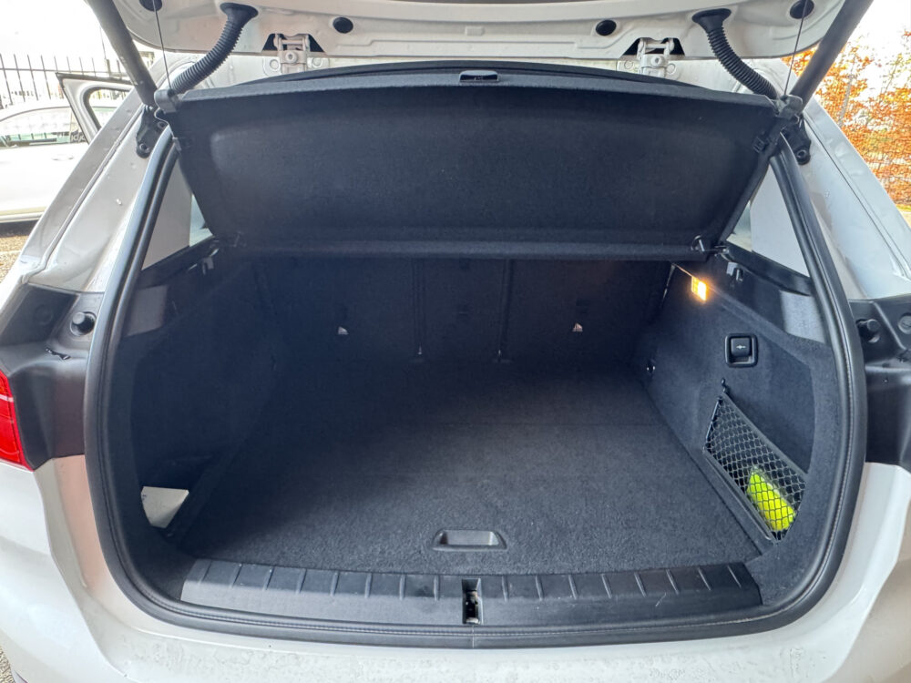 BMW X1 sDrive20i Executive // LEDEREN BEKLEDING // MEMORY SEAT // ELEK. ACHTERKLEP // NAVI // CAMERA // CRUISE // 30