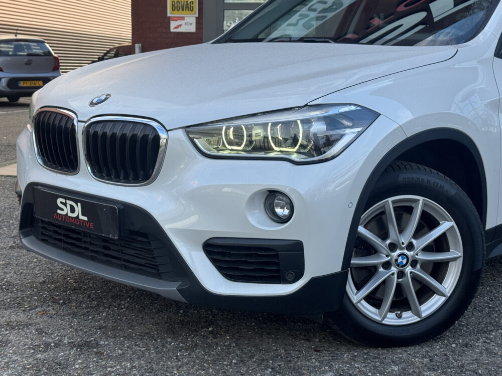 BMW X1 sDrive20i Executive // LEDEREN BEKLEDING // MEMORY SEAT // ELEK. ACHTERKLEP // NAVI // CAMERA // CRUISE // 6
