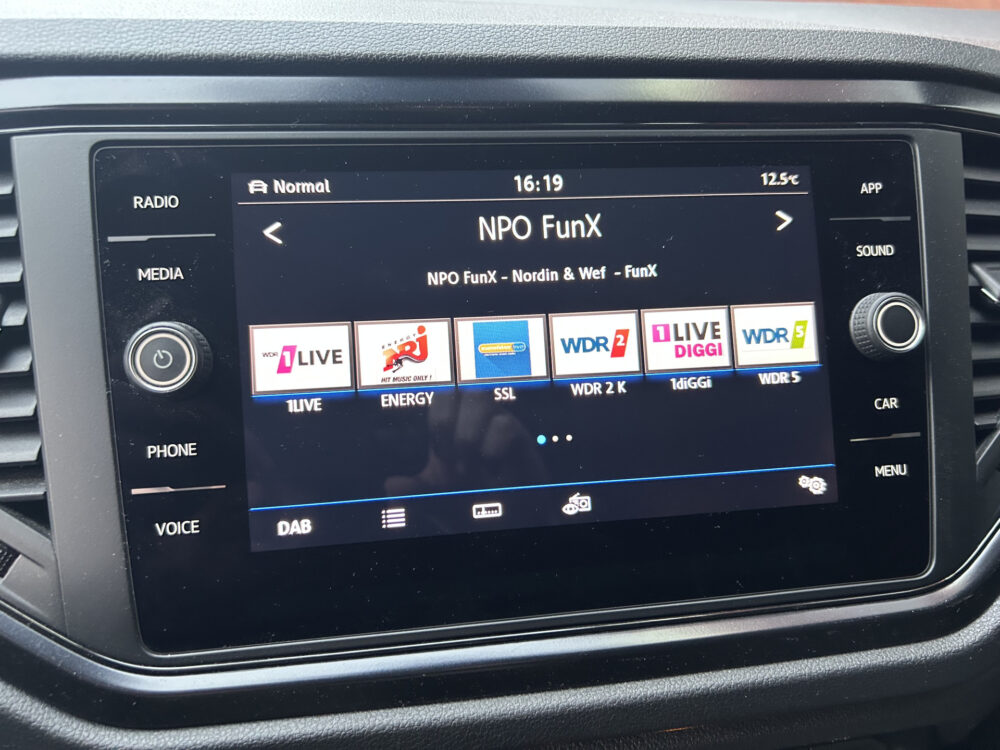 Volkswagen T-Roc 1.0 TSI Style // LED // APPLE CARPLAY / ANDROID AUTO // CLIMA // PDC V+A // STOELVERWARMING 17