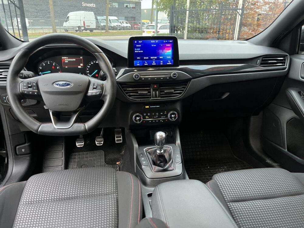 Ford FOCUS Wagon 1.0 EcoBoost 125PK ST Line Business // ADAPT. CRUISE // DODEHOEK // CLIMA // CAMERA+SENSOREN // NAVI+CARPLAY // STUUR+STOELVERWA 14