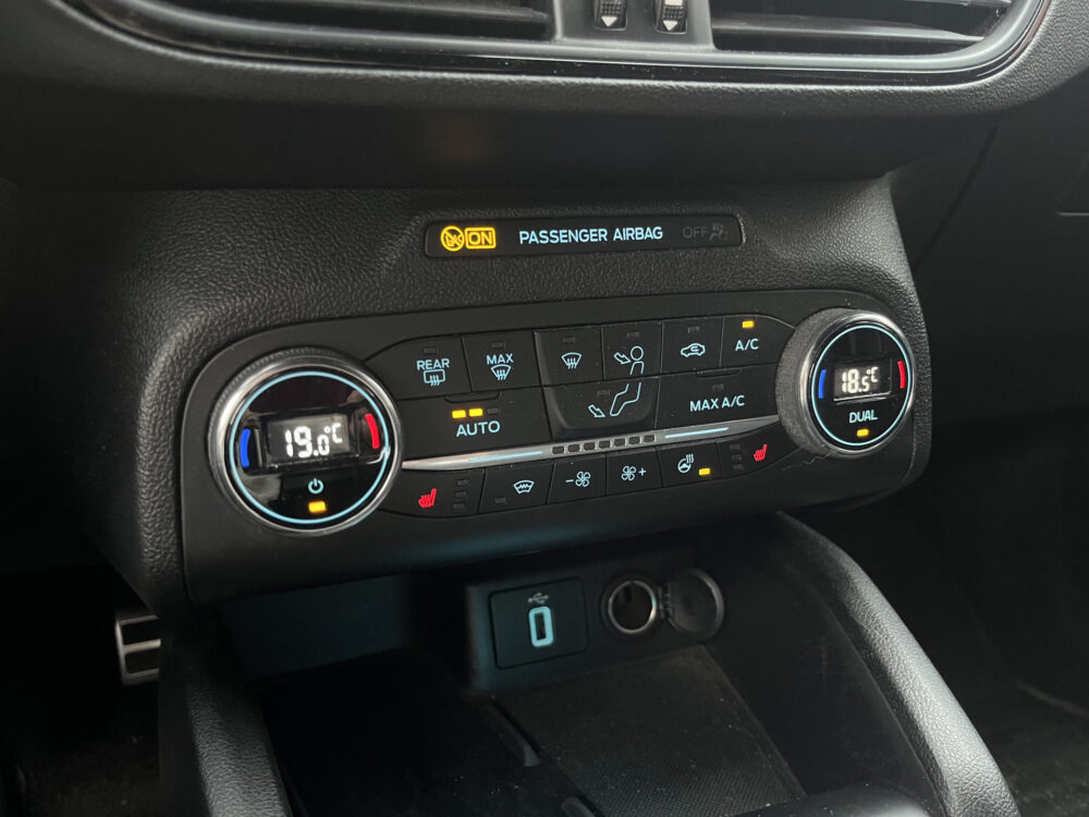 Ford FOCUS Wagon 1.0 EcoBoost 125PK ST Line Business // ADAPT. CRUISE // DODEHOEK // CLIMA // CAMERA+SENSOREN // NAVI+CARPLAY // STUUR+STOELVERWA 26