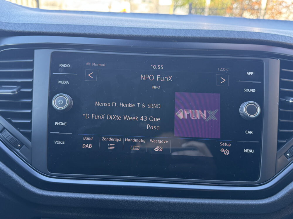 Volkswagen T-Roc 1.0 TSI Style // APPLE CARPLAY - ANDROID AUTO // PDC // CLIMA // STOELVERWARMING // 16