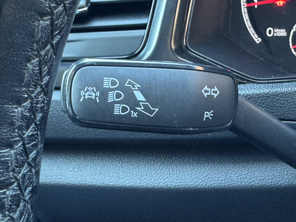 Volkswagen T-Roc 1.0 TSI Style // APPLE CARPLAY - ANDROID AUTO // PDC // CLIMA // STOELVERWARMING // 22