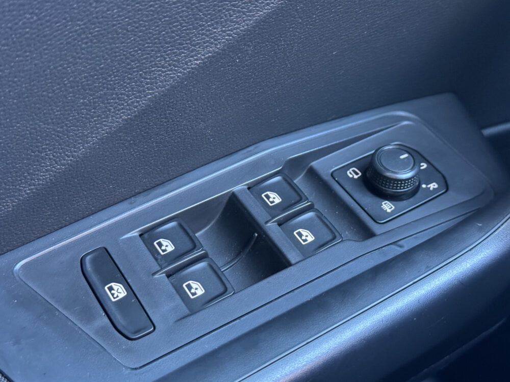 Volkswagen T-Roc 1.0 TSI Style // APPLE CARPLAY - ANDROID AUTO // PDC // CLIMA // STOELVERWARMING // 24