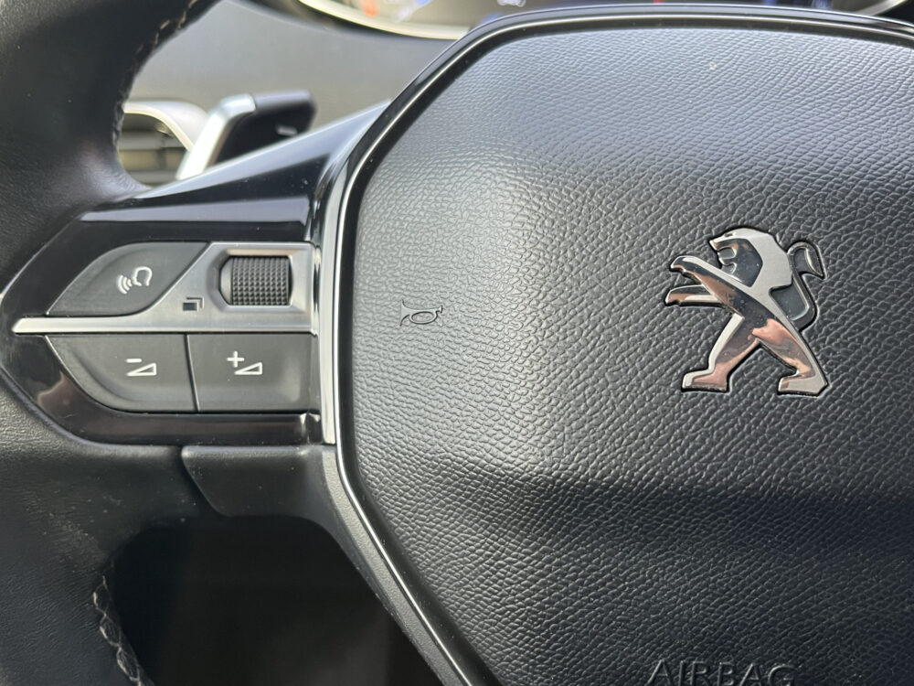 Peugeot 3008 1.2 PureTech Allure // DIGI COCKPIT! // NAVI // CAMERA // CLIMA // CRUISE // TREKHAAK // APPLE CARPLAY - ANDROID AUTO // ELEK. A 11