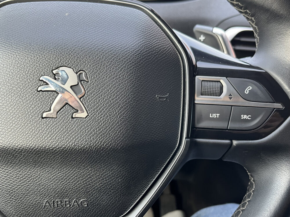 Peugeot 3008 1.2 PureTech Allure // DIGI COCKPIT! // NAVI // CAMERA // CLIMA // CRUISE // TREKHAAK // APPLE CARPLAY - ANDROID AUTO // ELEK. A 12