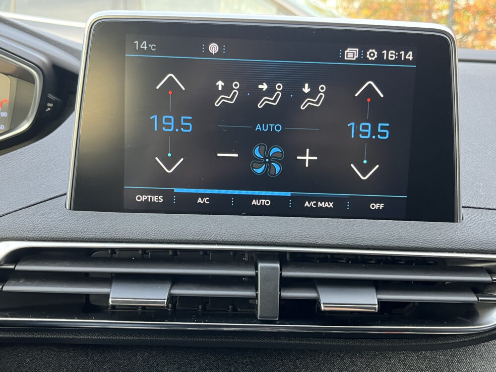 Peugeot 3008 1.2 PureTech Allure // DIGI COCKPIT! // NAVI // CAMERA // CLIMA // CRUISE // TREKHAAK // APPLE CARPLAY - ANDROID AUTO // ELEK. A 16