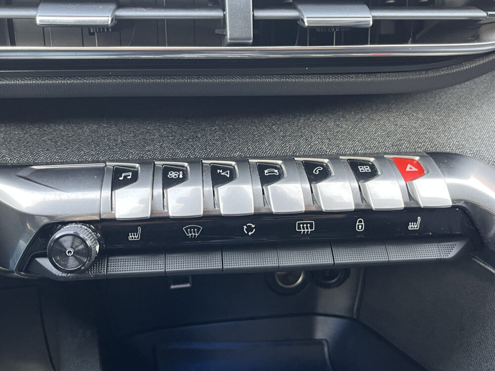 Peugeot 3008 1.2 PureTech Allure // DIGI COCKPIT! // NAVI // CAMERA // CLIMA // CRUISE // TREKHAAK // APPLE CARPLAY - ANDROID AUTO // ELEK. A 20