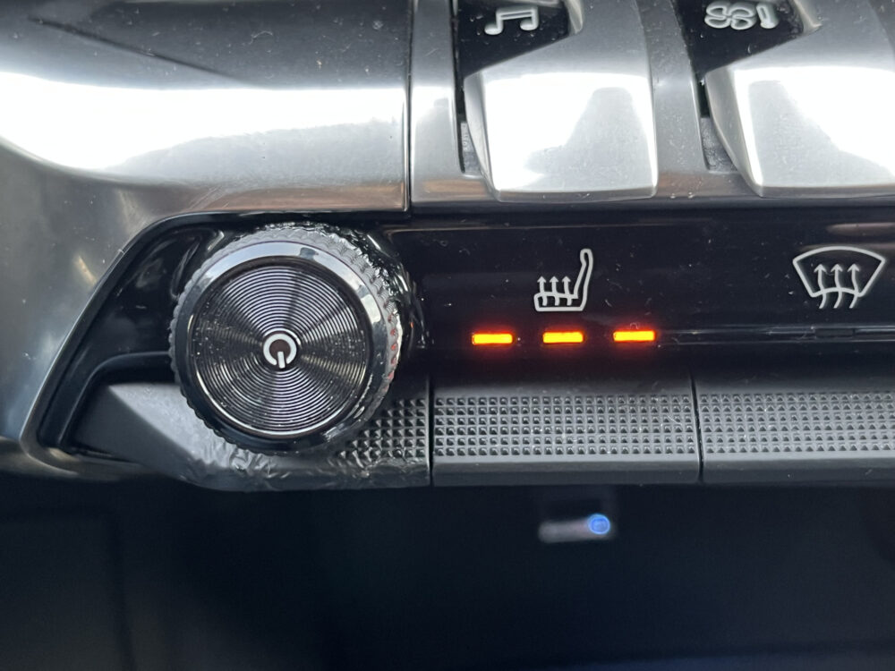 Peugeot 3008 1.2 PureTech Allure // DIGI COCKPIT! // NAVI // CAMERA // CLIMA // CRUISE // TREKHAAK // APPLE CARPLAY - ANDROID AUTO // ELEK. A 21