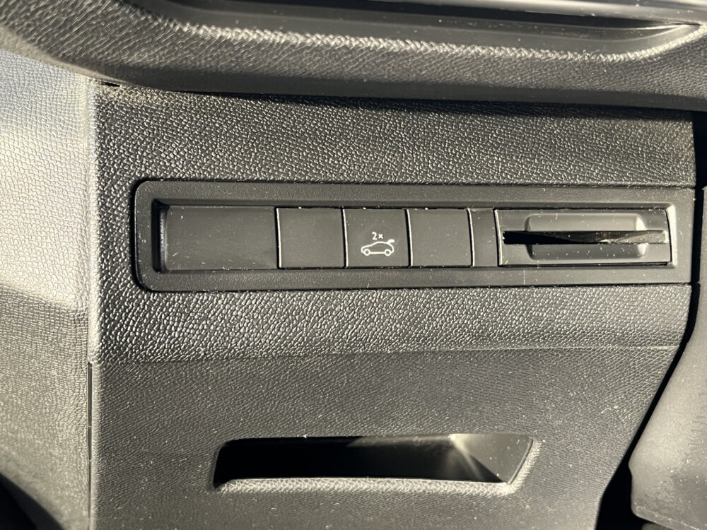 Peugeot 3008 1.2 PureTech Allure // DIGI COCKPIT! // NAVI // CAMERA // CLIMA // CRUISE // TREKHAAK // APPLE CARPLAY - ANDROID AUTO // ELEK. A 26