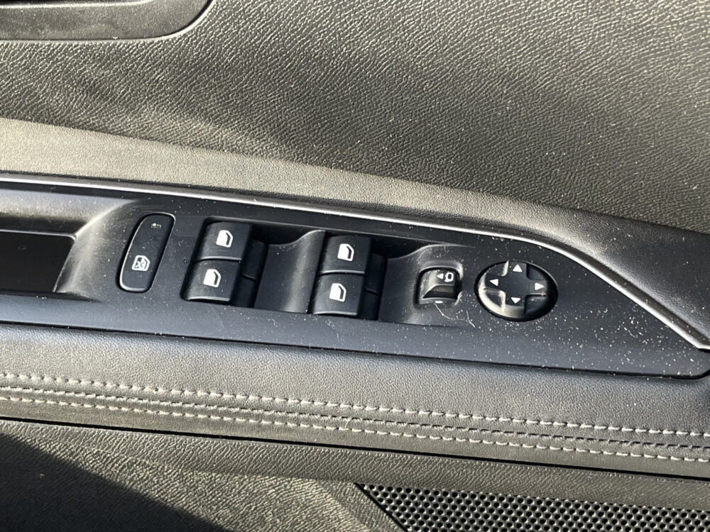 Peugeot 3008 1.2 PureTech Allure // DIGI COCKPIT! // NAVI // CAMERA // CLIMA // CRUISE // TREKHAAK // APPLE CARPLAY - ANDROID AUTO // ELEK. A 27