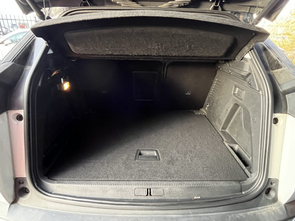 Peugeot 3008 1.2 PureTech Allure // DIGI COCKPIT! // NAVI // CAMERA // CLIMA // CRUISE // TREKHAAK // APPLE CARPLAY - ANDROID AUTO // ELEK. A 32