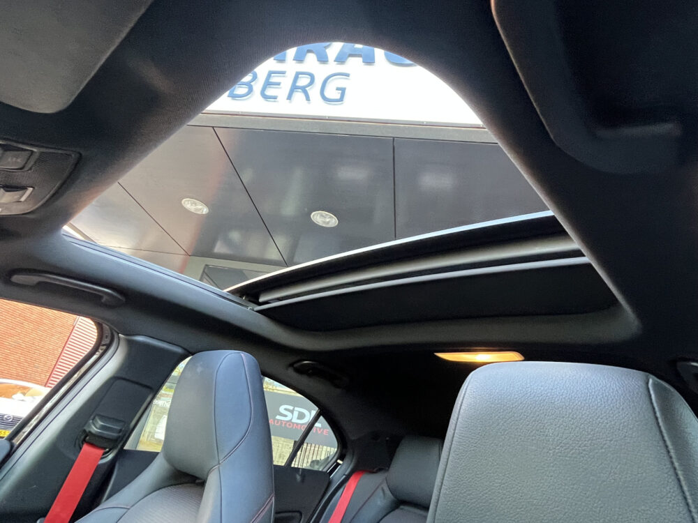 Mercedes-Benz A-Klasse 250 Sport 4MATIC Prestige // HARMAN-KARDON AUDIO // ADAPTIVE CRUISE // NAVI // CAMERA // SCHUIF-KANTELDAK // 12