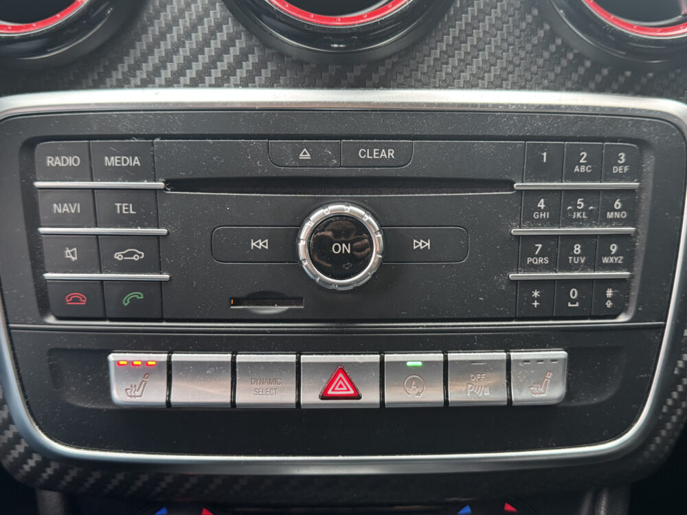 Mercedes-Benz A-Klasse 250 Sport 4MATIC Prestige // HARMAN-KARDON AUDIO // ADAPTIVE CRUISE // NAVI // CAMERA // SCHUIF-KANTELDAK // 22