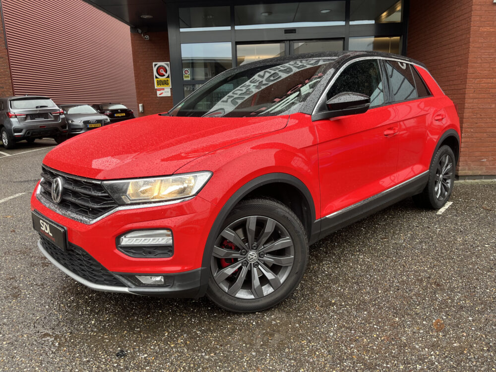 Volkswagen T-Roc 1.0 TSI Sport // ADAPT. CRUISE // DODEHOEK // NAVI // APPLE-ANDROID AUTO // PDC V+A // 1
