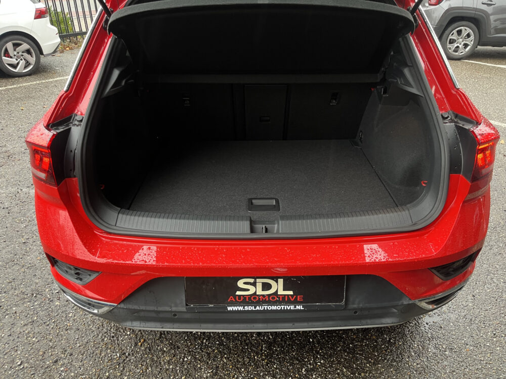 Volkswagen T-Roc 1.0 TSI Sport // ADAPT. CRUISE // DODEHOEK // NAVI // APPLE-ANDROID AUTO // PDC V+A // 12