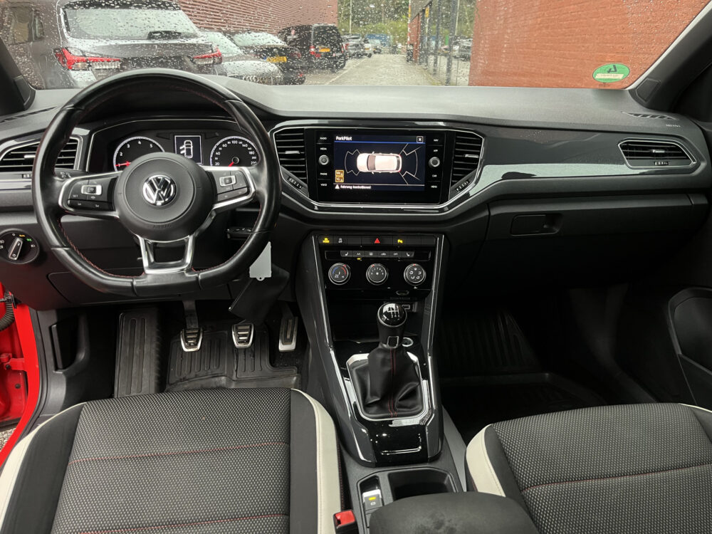 Volkswagen T-Roc 1.0 TSI Sport // ADAPT. CRUISE // DODEHOEK // NAVI // APPLE-ANDROID AUTO // PDC V+A // 15