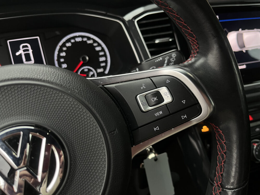 Volkswagen T-Roc 1.0 TSI Sport // ADAPT. CRUISE // DODEHOEK // NAVI // APPLE-ANDROID AUTO // PDC V+A // 20