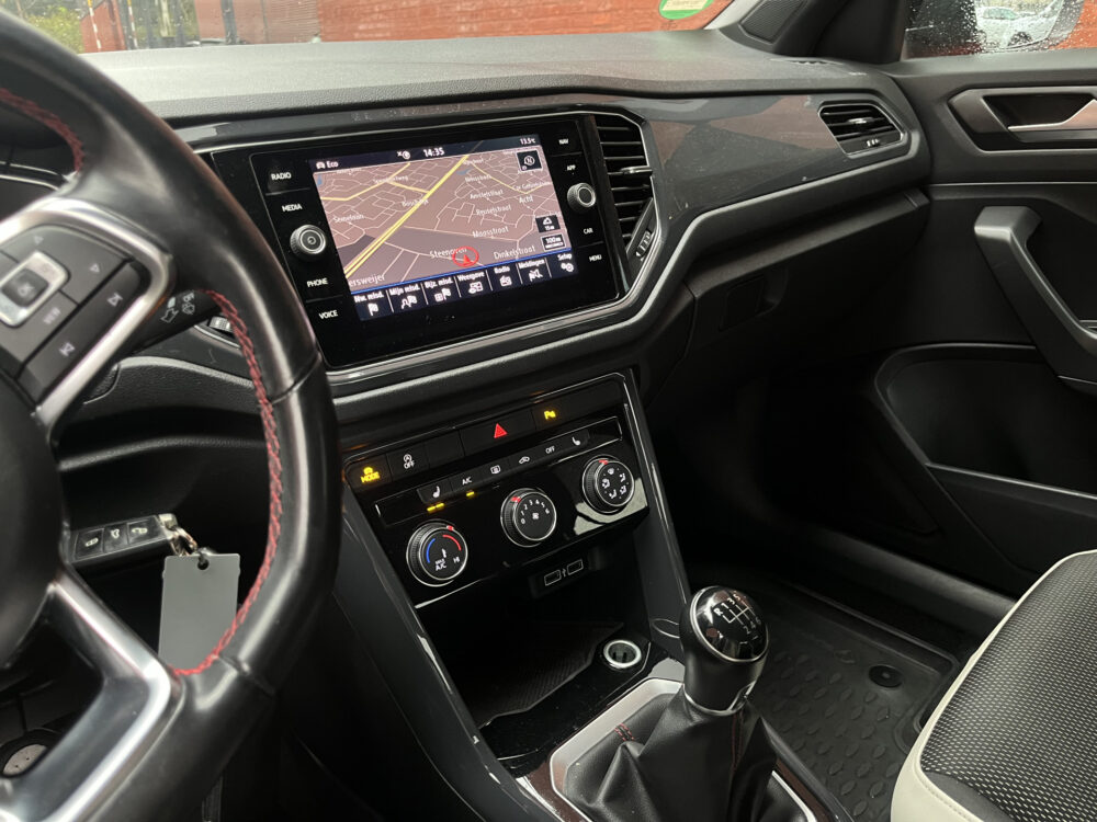 Volkswagen T-Roc 1.0 TSI Sport // ADAPT. CRUISE // DODEHOEK // NAVI // APPLE-ANDROID AUTO // PDC V+A // 21