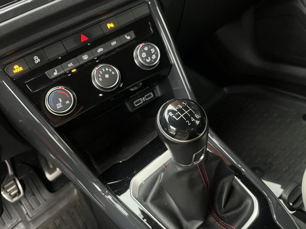 Volkswagen T-Roc 1.0 TSI Sport // ADAPT. CRUISE // DODEHOEK // NAVI // APPLE-ANDROID AUTO // PDC V+A // 22